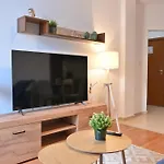 דירה Cozy Flat With Pool & Mountain Views, Near Gondola By Flat Mаnаger בנסקו
